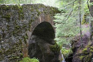 Pont Romain Bridge.jpg